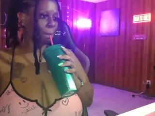 Qveen Purp's Live Sex Cam Show