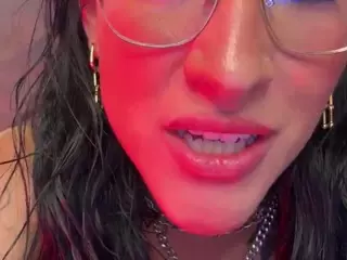 MadeleineMorales's Live Sex Cam Show
