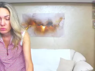 chrystalmills's Live Sex Cam Show
