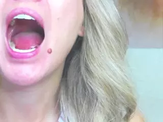 chrystalmills's Live Sex Cam Show