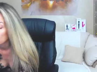 chrystalmills's Live Sex Cam Show