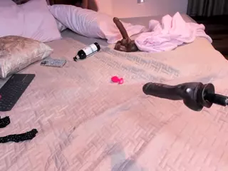 YourbabyKylie's Live Sex Cam Show