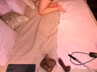 YourbabyKylie's Live Sex Cam Show