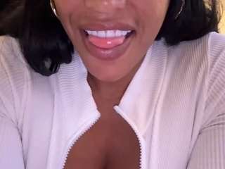 Live cam show with saamytits