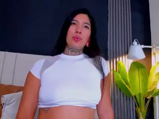 Louane Bour's Live Sex Cam Show