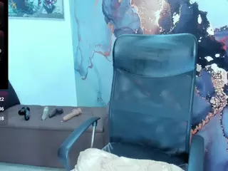 xcarlet milf's Live Sex Cam Show