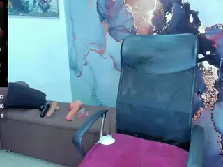 xcarlet milf's Live Sex Cam Show
