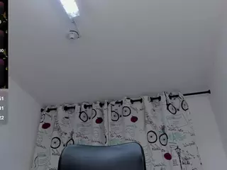 xcarlet milf's Live Sex Cam Show