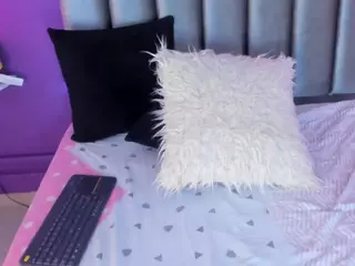 saramontoya's Live Sex Cam Show