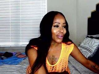 Live cam show with chaneldreamzz