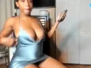 Iluvsaffire Bleu's Live Sex Cam Show
