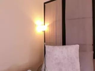 mia-daniels's Live Sex Cam Show
