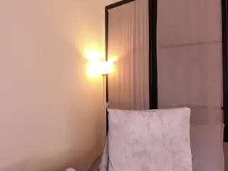 mia-daniels's Live Sex Cam Show