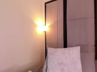 mia-daniels's Live Sex Cam Show