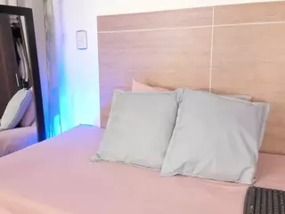 mia-daniels's Live Sex Cam Show