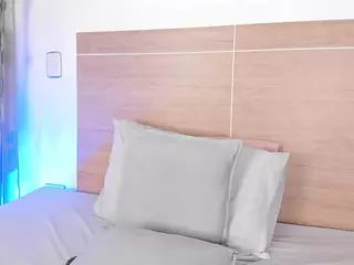 mia-daniels's Live Sex Cam Show