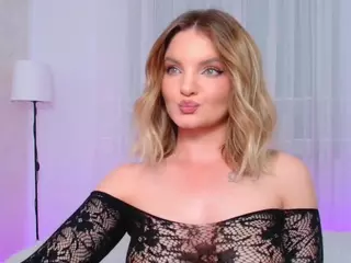 Lisa-Tease's Live Sex Cam Show