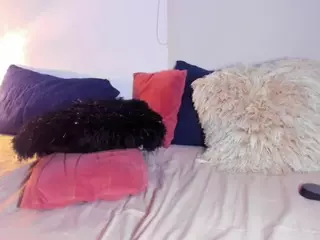 DEEPTHROAT SLUT's Live Sex Cam Show