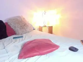 DEEPTHROAT SLUT's Live Sex Cam Show