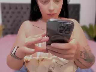 issabellaaa's Live Sex Cam Show