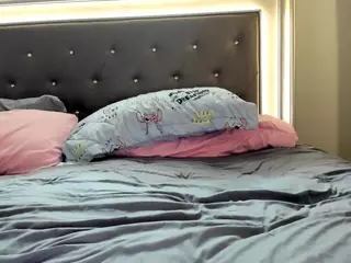 Hotpinkcheeto's Live Sex Cam Show