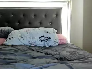 Hotpinkcheeto's Live Sex Cam Show