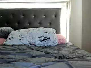 Hotpinkcheeto's Live Sex Cam Show