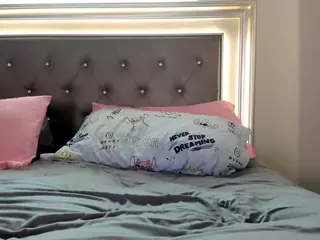 Hotpinkcheeto's Live Sex Cam Show