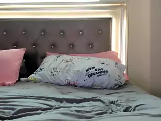 Hotpinkcheeto's Live Sex Cam Show