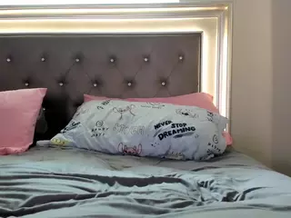 Hotpinkcheeto's Live Sex Cam Show