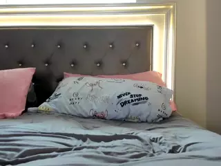 Hotpinkcheeto's Live Sex Cam Show