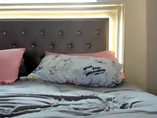 Hotpinkcheeto's Live Sex Cam Show