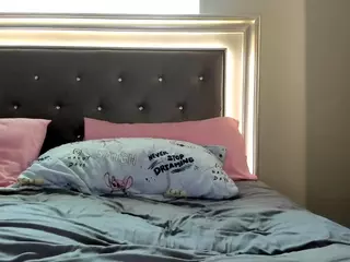 Hotpinkcheeto's Live Sex Cam Show