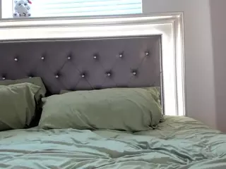 Hotpinkcheeto's Live Sex Cam Show