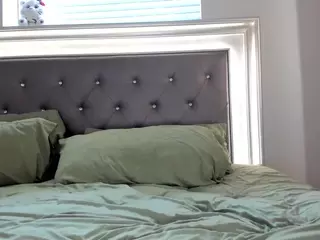 Hotpinkcheeto's Live Sex Cam Show
