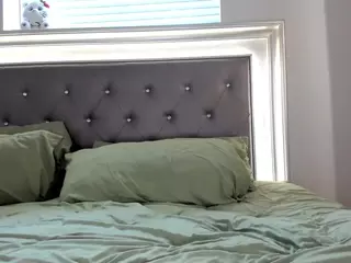 Hotpinkcheeto's Live Sex Cam Show