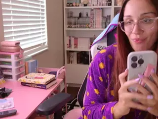 Hotpinkcheeto's Live Sex Cam Show