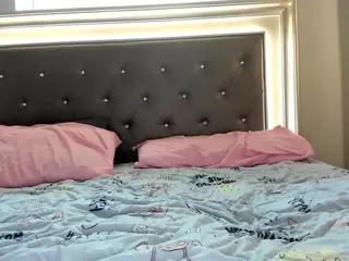 Hotpinkcheeto's Live Sex Cam Show