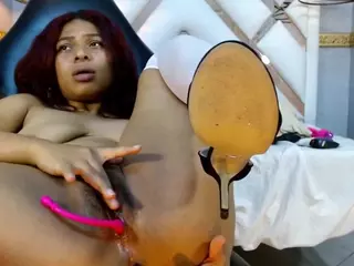 naomi-tyler's Live Sex Cam Show