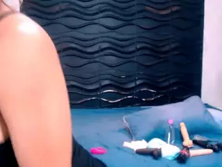naomi-tyler's Live Sex Cam Show