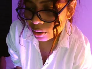 naomi-tyler's Live Sex Cam Show