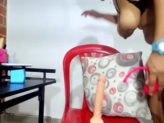 lizbigtits's Live Sex Cam Show