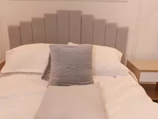 mili-moon's Live Sex Cam Show