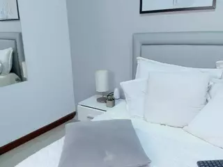 mili-moon's Live Sex Cam Show