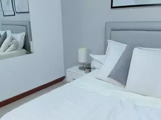 mili-moon's Live Sex Cam Show