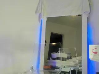 Classy4uuuu's Live Sex Cam Show