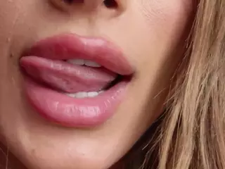 Lenna's Live Sex Cam Show