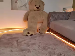 Lenna's Live Sex Cam Show