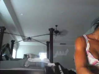 TasteThePeach's Live Sex Cam Show