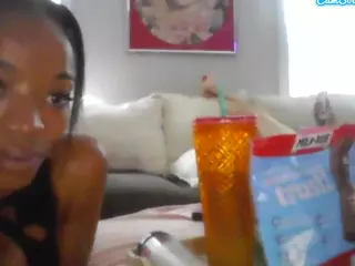 TasteThePeach's Live Sex Cam Show